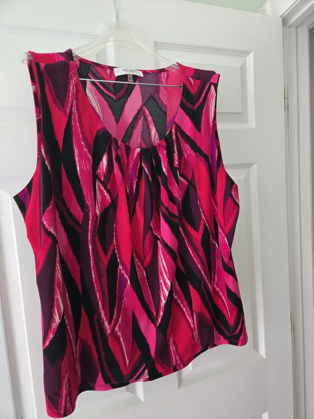 Jones Studio Bold Magenta & Black Sleeveless Camisole